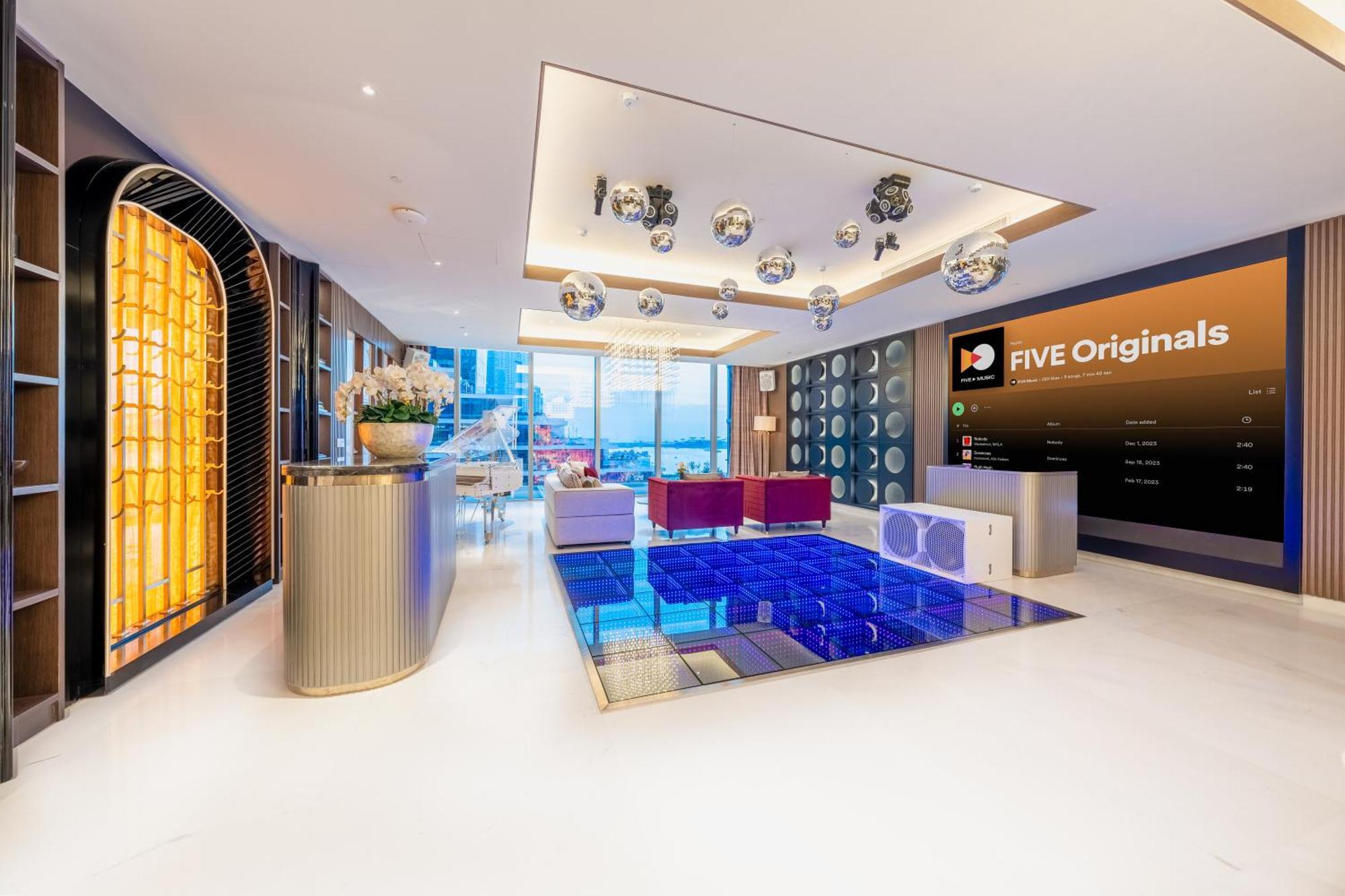 Five Luxe Hotel Dubai