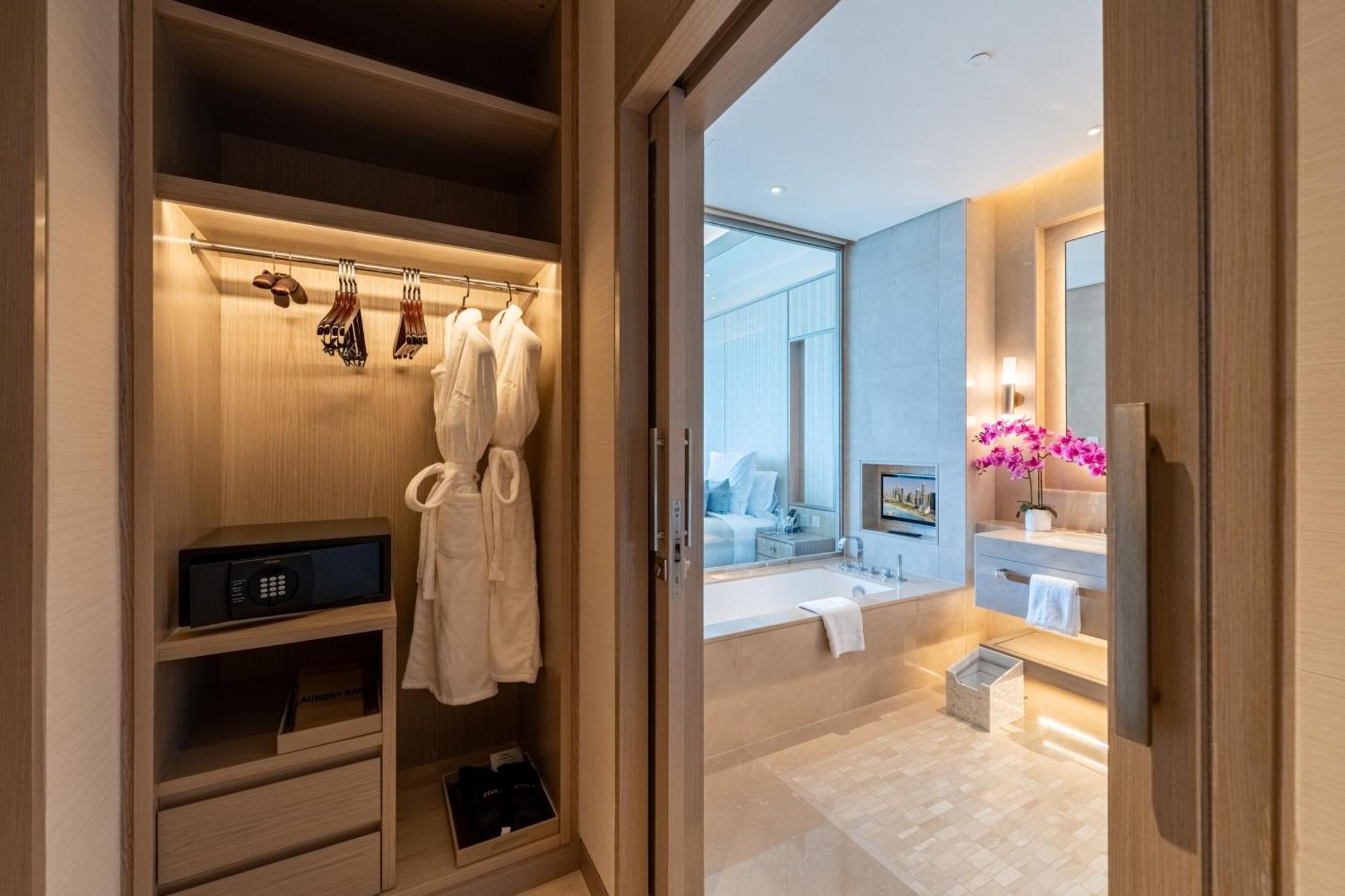 Five Luxe Готель Дубай