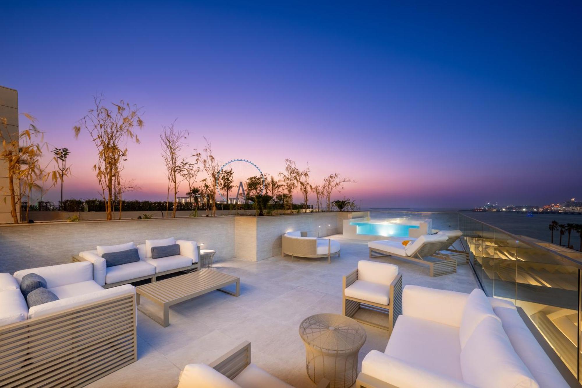 Five Luxe Готель 5*