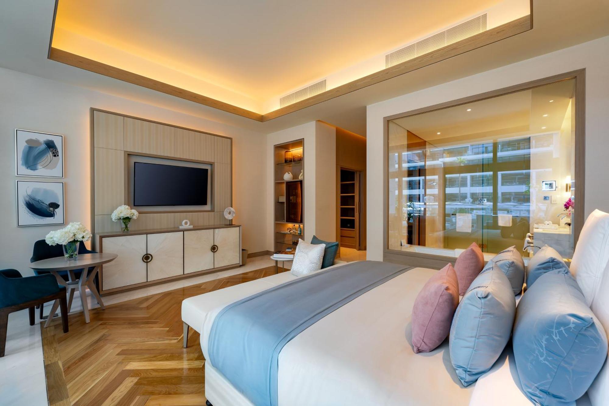 Five Luxe Готель
