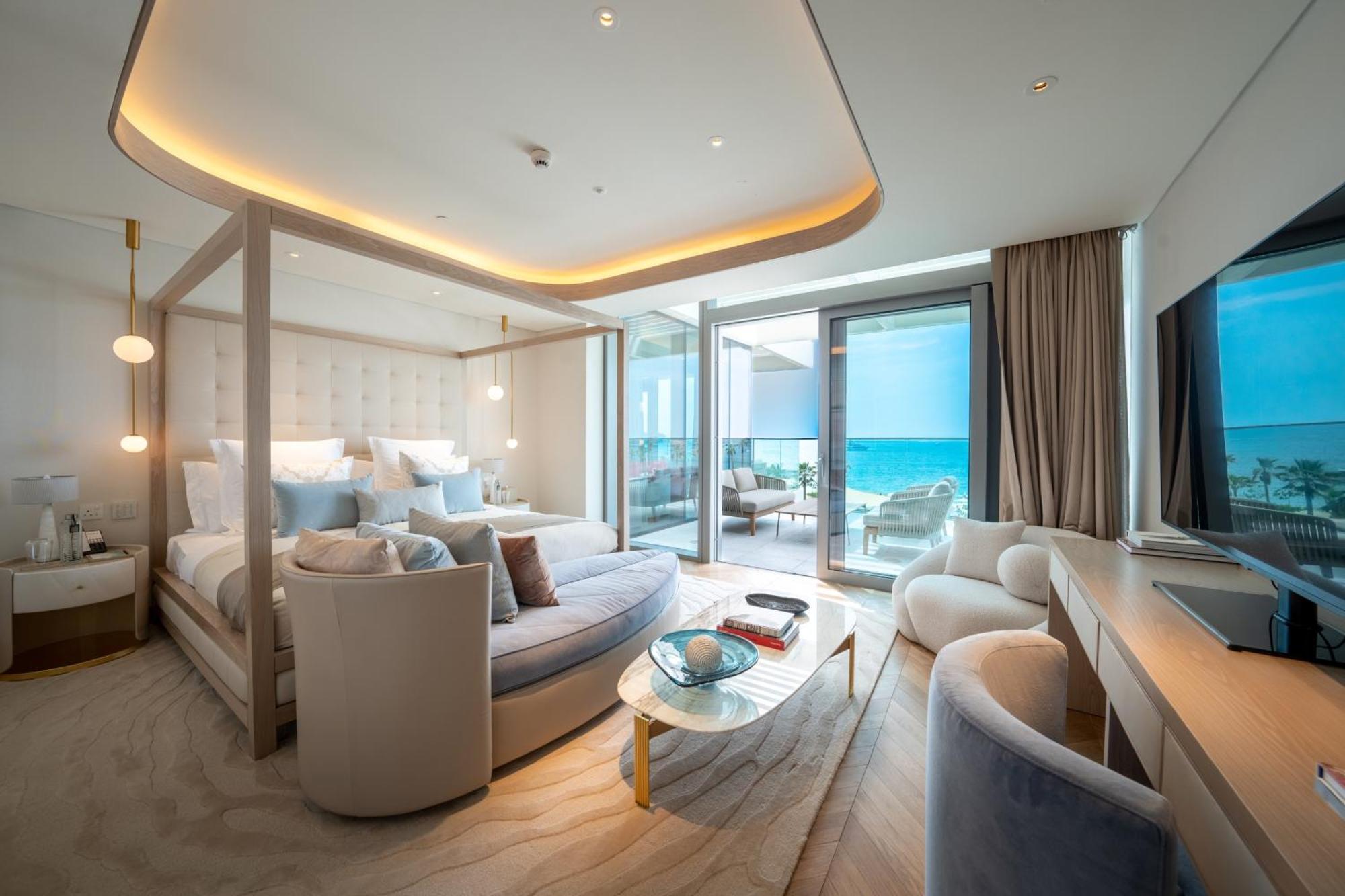 Five Luxe होटल