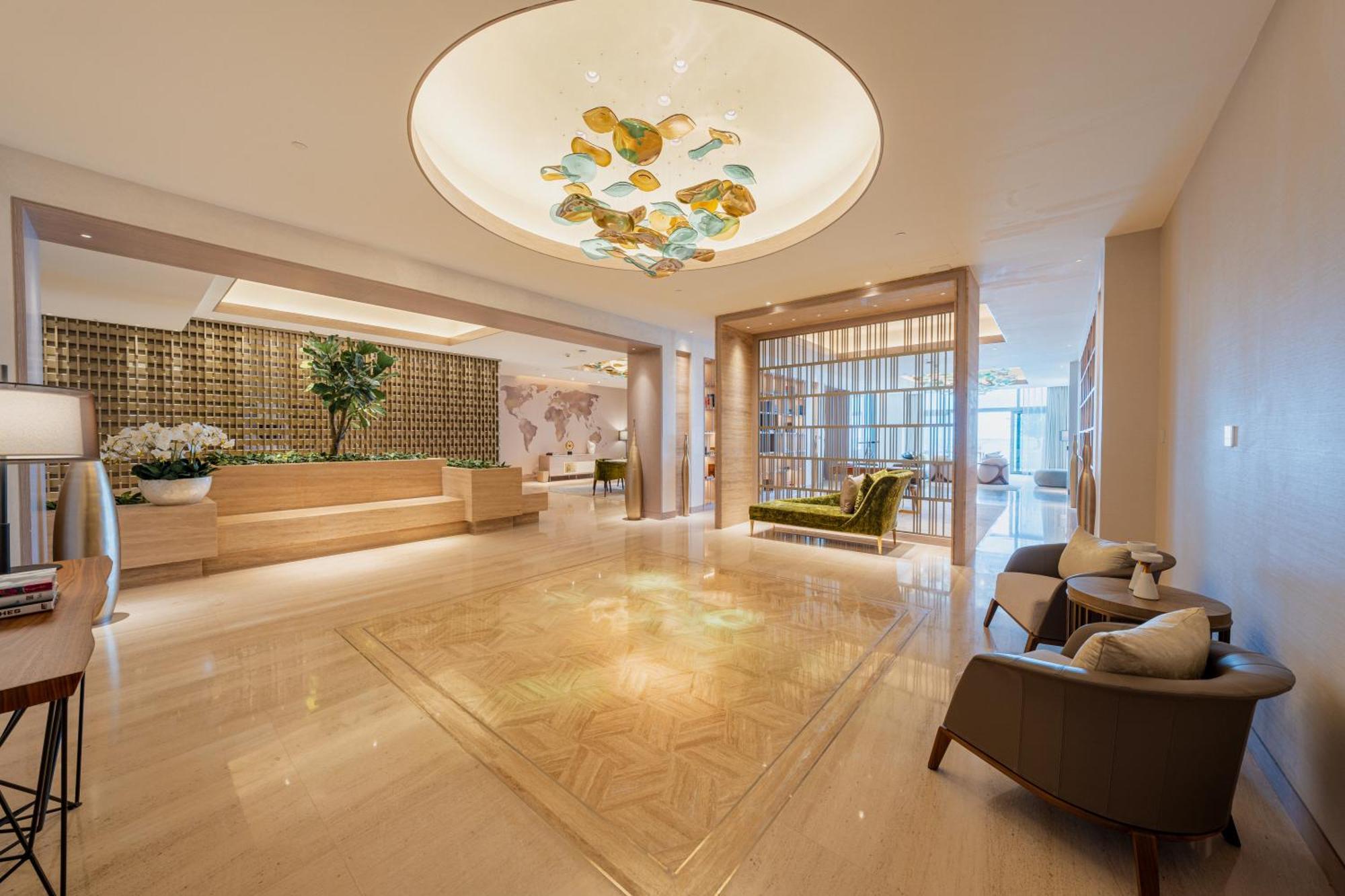 Five Luxe होटल